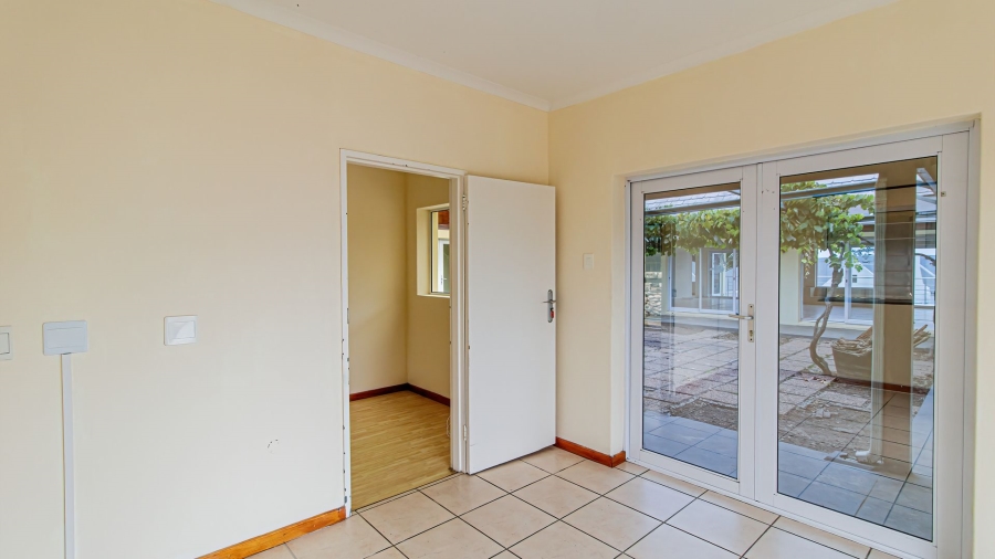 5 Bedroom Property for Sale in Myburgh Park Western Cape